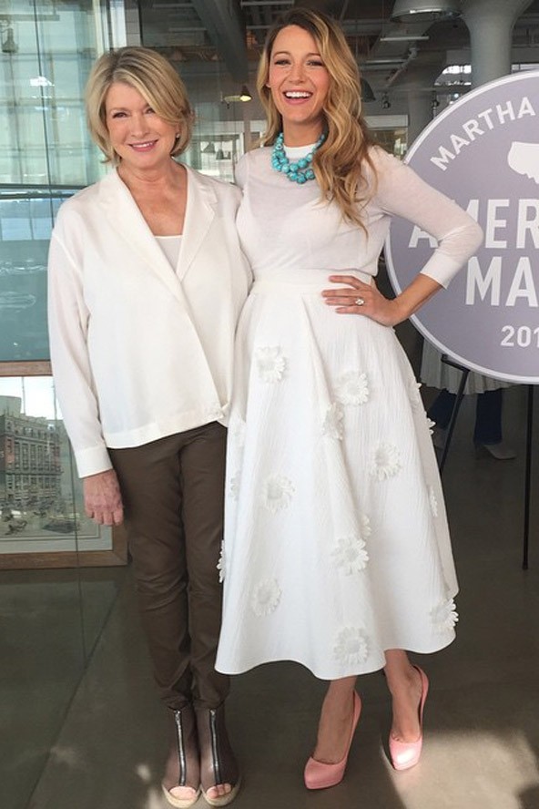 Hófehér Michael Kors összeállításban, mikor Martha Stewarttal találkozott.