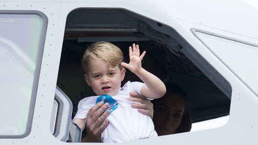 Új FOTÓK! - Ennivaló képeken a kis szülinapos György herceg!