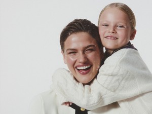 Ünnepi cipő- és kiegészítőtrendek 2025-ben a visszafogott luxus jegyében