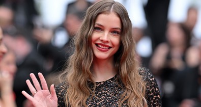 Palvin Barbara pucérruhája a cannes-i filmfesztivál vörös szőnyegének legnagyobb durranása