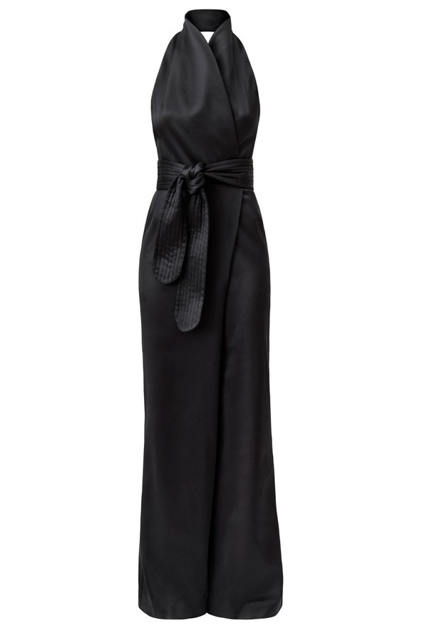 Az overall nagyon trendi darab mostanában, és egy ilyen váratlan darabbal biztosan sikert aratsz.