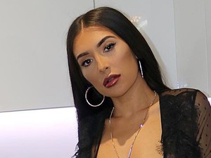 Stílusatombomba: az angol Kim Kardashian parti szerelése retinaszaggató lett