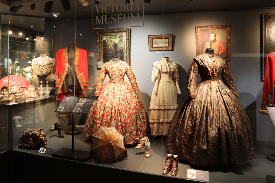 Elsőre nem így tűnhet, de a krinolin viselése is az egyik legveszélyesebb divattrendek közé tartozott