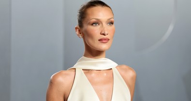 Bella Hadid nem sokat bízott a képzeletre, csupán flitterek takarják a modell testét friss fotóin