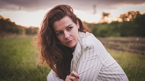 „Ahol Tokió sírt, én ott tényleg sírtam” - Dobó Enikővel, A nagy pénzrablás főszereplőjének magyar hangjával beszélgettünk