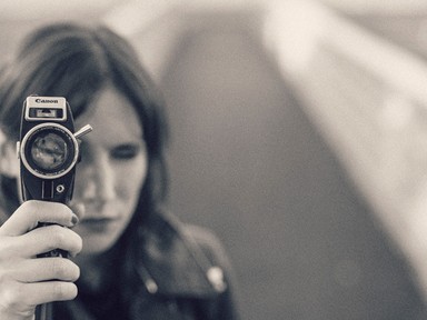 Ki ez a titokzatos lány a Compact Disco új klipjében? - Klippremier