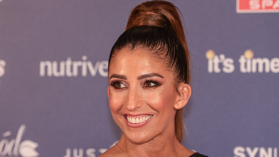 Rubint Réka gyönyörűen fest fehérneműs fotóin