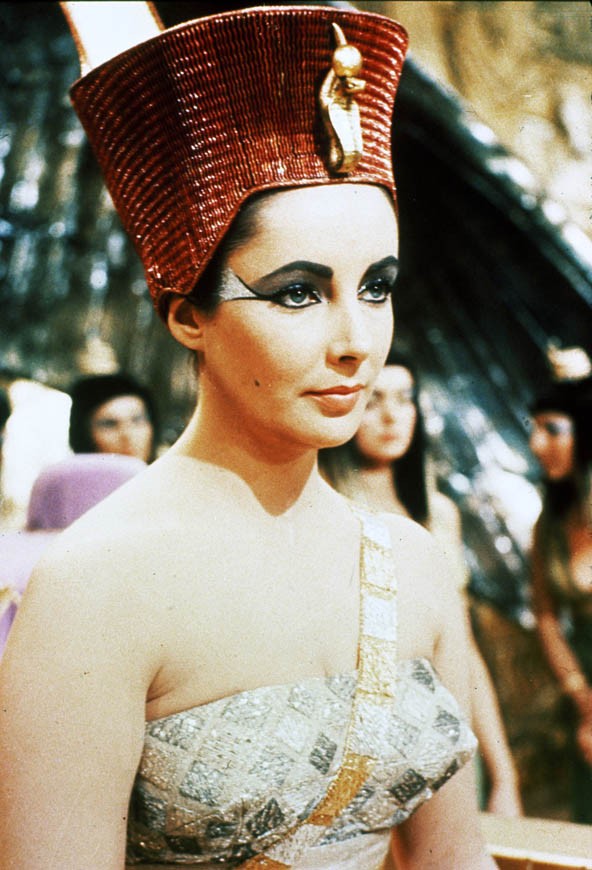 Kleopátra szerepében Liz Taylor