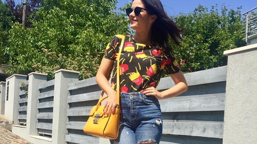 Lola az örömhír hatására vidám szettet választott mára!