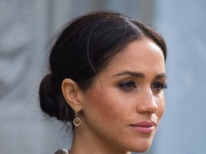 Na jó! Meghan Markle egy nap alatt három különböző szettben volt, és az összesben tökéletesen festett