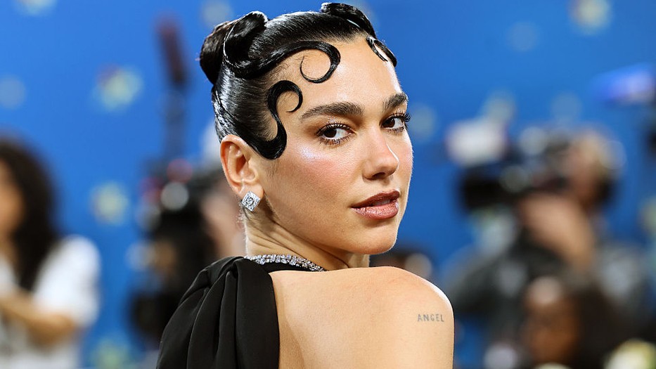 Dua Lipa és vőlegénye, Callum Turner  meseszép helyen nyaralnak