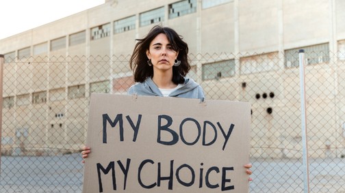 Az Európai Unió határozott véleménye: fenn kell tartani a biztonságos és legális abortuszhoz való jogot