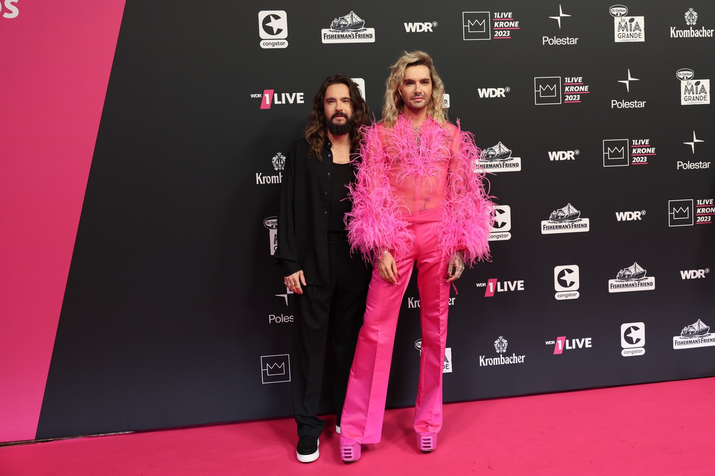 Az egyik legfeltűnőbb, tetőtől talpig pink szettjét a 1Live Krone díjátadóján viselte. (2023)