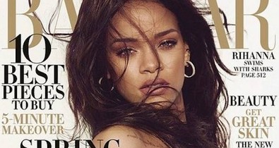 Rihanna cápákkal úszkál