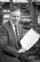 Büszkén mutatja elismerését, mikor 1984-ben Az Év Bemondójának választották