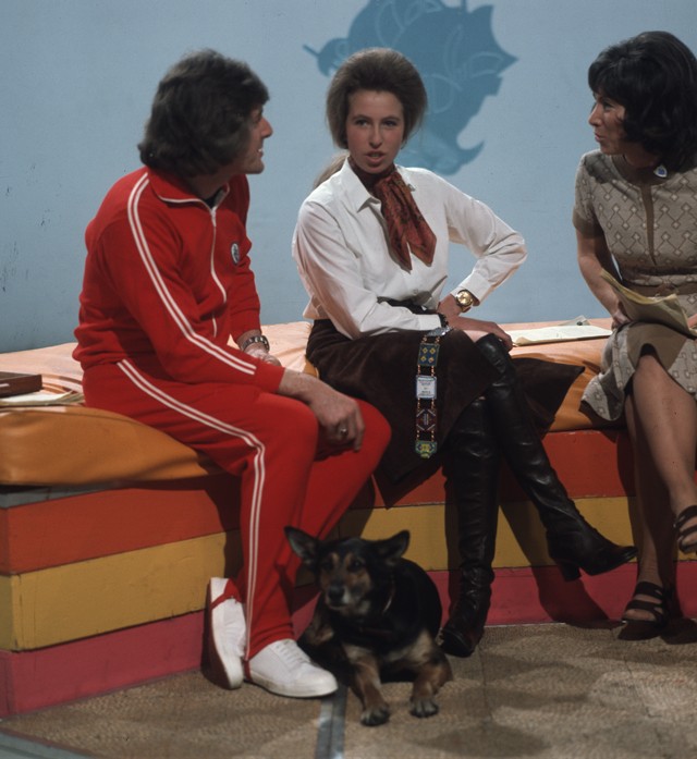 1971-ben televíziós interjút is vállalt. Bizony, ebben a térdig érő bőr csizmában. Vagány!