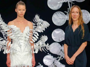 Művészet, divat, technológia és slow fashion: Iris van Herpen diktálja a legújabb trendeket