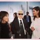 Alexa Chung Karl Lagerfeld társaságában Párizsban.