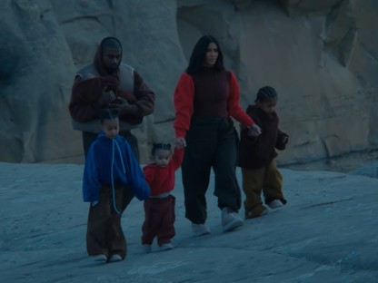 Kanye West új klipjében Kim Kardashian és közös gyermekeik is szerepelnek