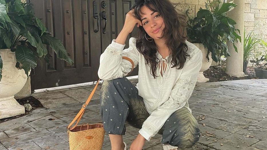 Jessica Alba-tól Kendall Jennerig minden híresség ezt a csúnya szandált viseli idén nyáron