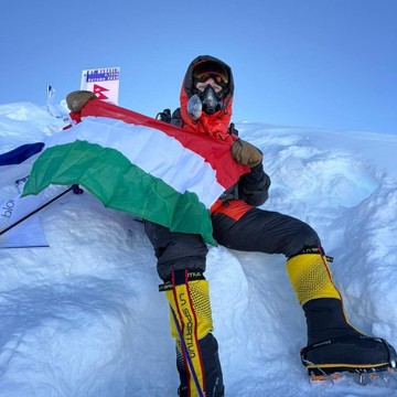 Xénia az első magyar nő, aki a Manaszlu 8163 méteres főormán állhatott