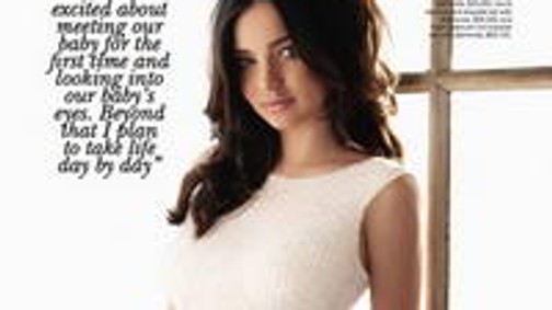 Újabb meztelen fotó a terhes topmodellről!