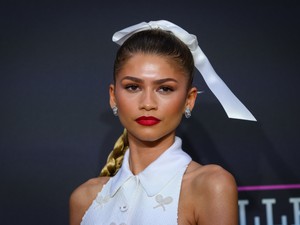 Zendaya bemutatta a világ legapróbb felsőjét
