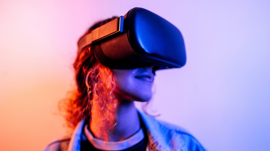 Mivel a VR-szemüveg lassacskán minden háztartásba beszivárog, itt az ideje elkezdeni a párbeszédet arról, milyen hatással van ránk a virtuális valóság