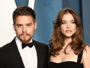 Palvin Barbara és Dylan Sprouse a Super Bowl legstílusosabb párja