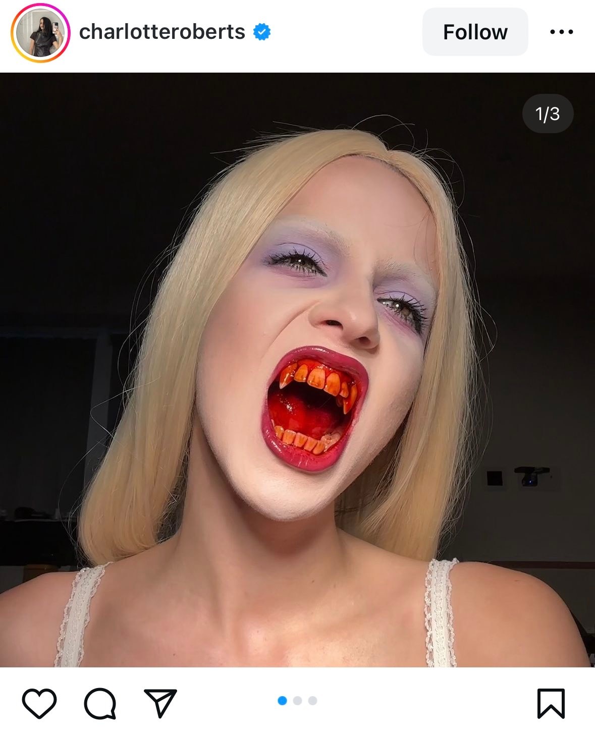 A karikák elfedése helyett most erősíts rájuk lila szemhéjpúderrel, a bőrödnél világosabb púder csak még jobban erősít az összhatáson majd