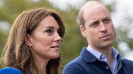 Tragikus hírt kapott Vilmos herceg, miközben Katalin hercegnével nyaralt: szívszorító közleményt adott ki a herceg