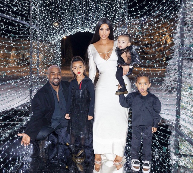 Kim Kardashian és családja, a rúzsos szájú North Westtel