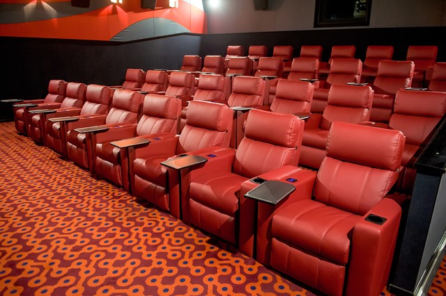 Filmnézés extrákkal: Megújult a Cinema City Aréna VIP