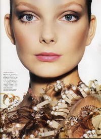 Mihalik Enikő első magyar címlaplányunk az év modellje lett!