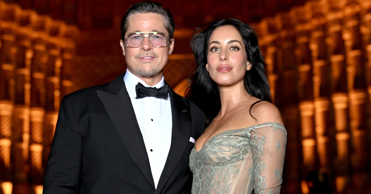 Brad Pitt barátnője álomszép meztelenruhában tündököl, Ines de Ramon királynőként ragyog a színész oldalán