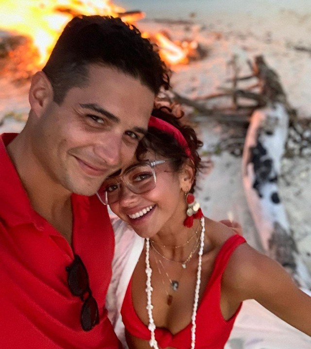 Sarah Hyland és jegyese, Wells Adams