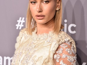 Hailey Baldwin frizurája az amfAR gála legnagyobb szenzációja!