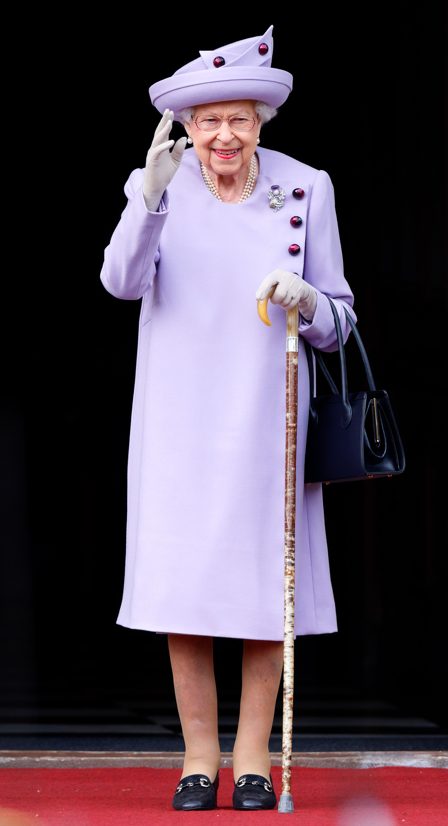 Ez a halványlila árnyalat is remekül állt a néhai uralkodónak: Erzsébet királynő itt egy hivatalos skóciai eseményen vett részt. 