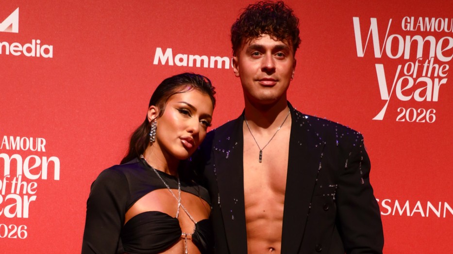 Mihályfi Luca és Hegyes Berci óriási összhangban pózoltak a GLAMOUR Women of the Year vörös szőnyegén 