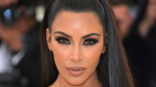 Kim Kardashian feneke úgy csillogott a Met gálán, hogy visszaverte a fényt!