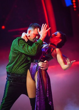 Kucsera Gábor táncpartnere, Stana Alexandra sem szégyellős: gyönyörű ruhája nem sokat hagyott a képzeletre.