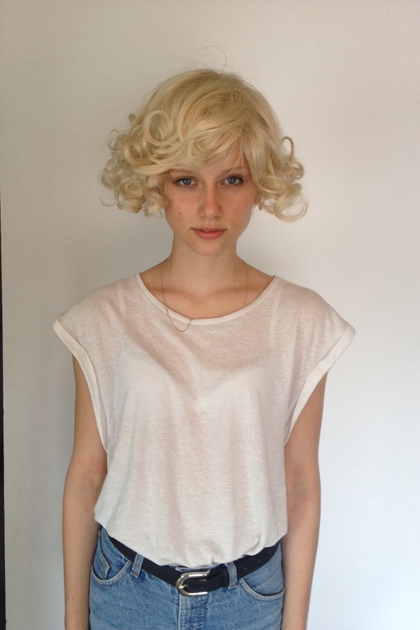 A VM másik szépsége, Orsi is nagyon bájos szőkén.