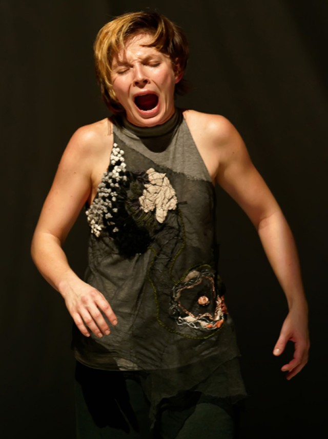 A szülés élményét idézi fel teljes őszinteséggel a Tünet Együttes új produkciója!