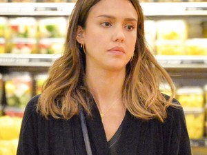 Döbbenetes! Ilyen Jessica Alba smink nélkül