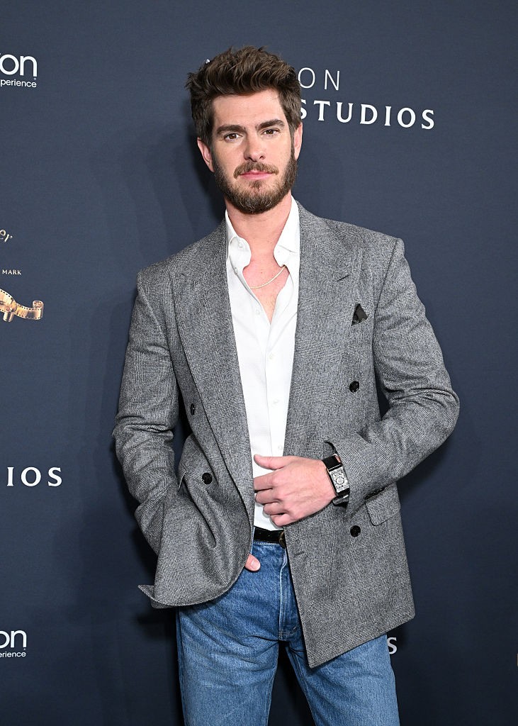 Bár Andrew Garfield fiatalkorában úgy gondolta, a barátai közül biztosan ő lesz az első, aki édesapává válik, később átértékelte addigi elképzeléseit. Tavaly ősszel egy interjúban úgy fogalmazott, fáradt embernek érzi magát és nem akar fáradt édesapa lenni. "Teher lenne a saját életembe egy új életet hozni."