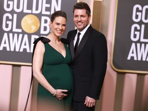 Megszülettek a 48 éves Hilary Swank ikerbabái, édesen tudatta a rajongókkal