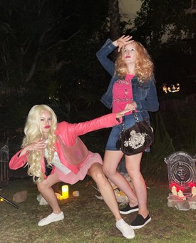 Palvin Barbara 2022-ben a Feketék fehéren című film egyik karakterénekl bőrébe bújt. 