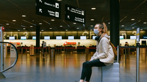 Ki fizet, ha késik a repülőnk? Napi egy kávé árából kijön az utasbiztosítás