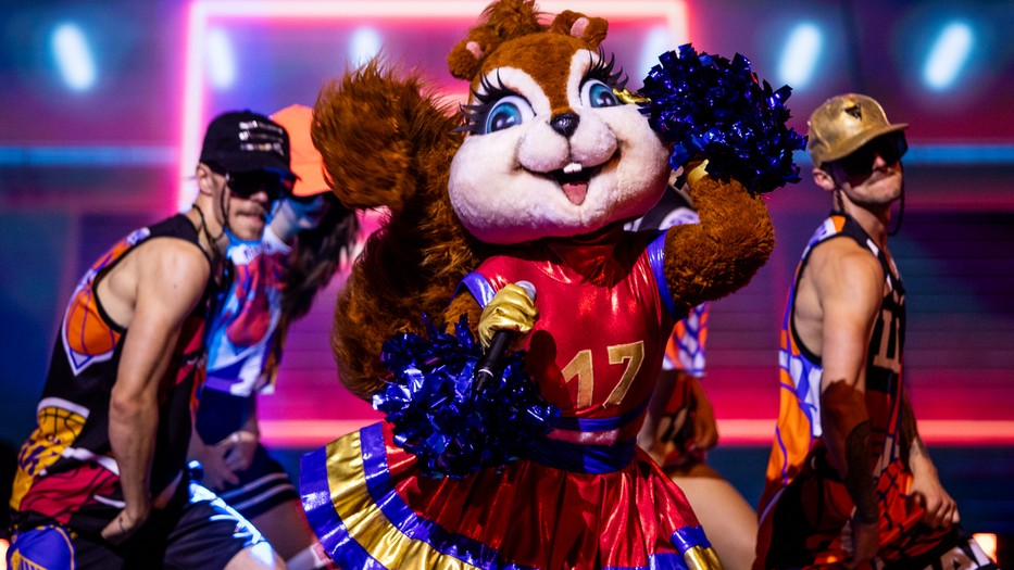 Mutatjuk, melyik hírességről került le a maszk az első adásban!