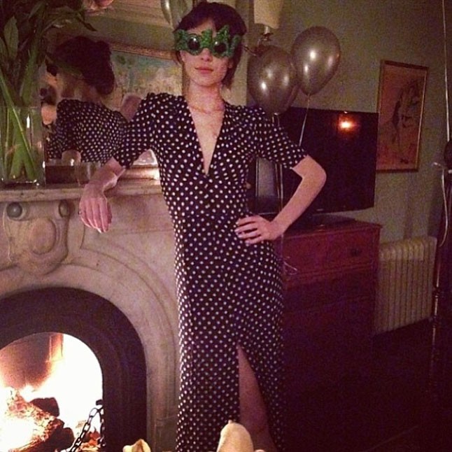 Nincs az a buli, ahol Alexa Chung ne lenne ultra sikkes.